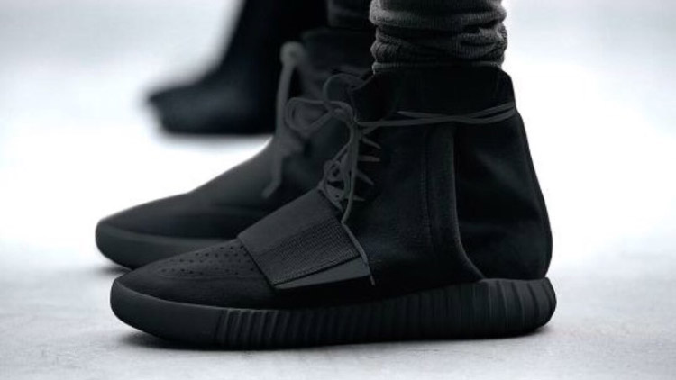 Guide the Adidas Yeezy 750 "Triple Black" Release Sneaker