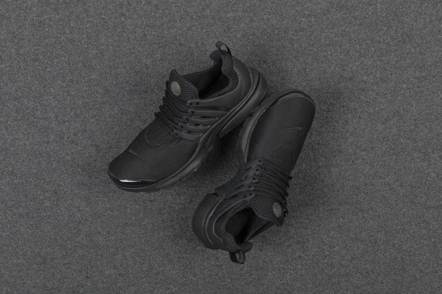 nike-air-presto-triple-black-sneaker-1.jpg