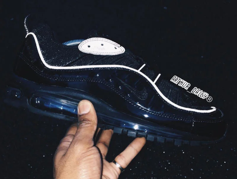 supreme-nike-air-max-98-IG-2_o1xlys.jpg