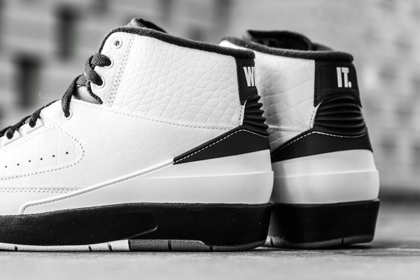 Air_JOrdan_2_Black_WHite_Wing_It_Sneaker_POlitics_Hypebeast_2_22035fd5-3006-4f7e-8bfe-b21f1136f541_grande.jpg