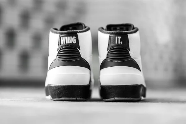 Air_JOrdan_2_Black_WHite_Wing_It_Sneaker_POlitics_Hypebeast_5_dd275006-4502-48b1-b6db-a60965fe002f_grande.jpg