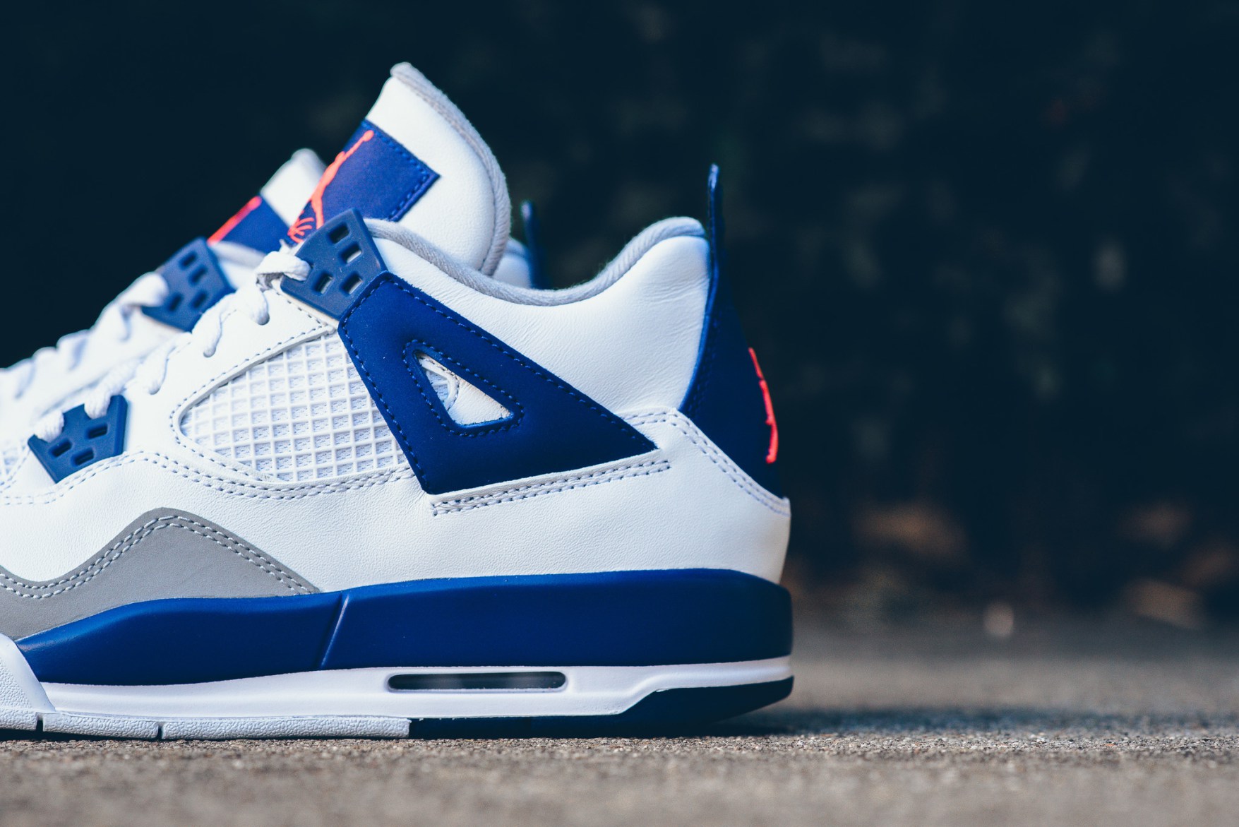 hypebeastkids-air-jordan-4-retro-gg-white-hyper-orange-deep-royal-blue-wolf-grey-3.jpg