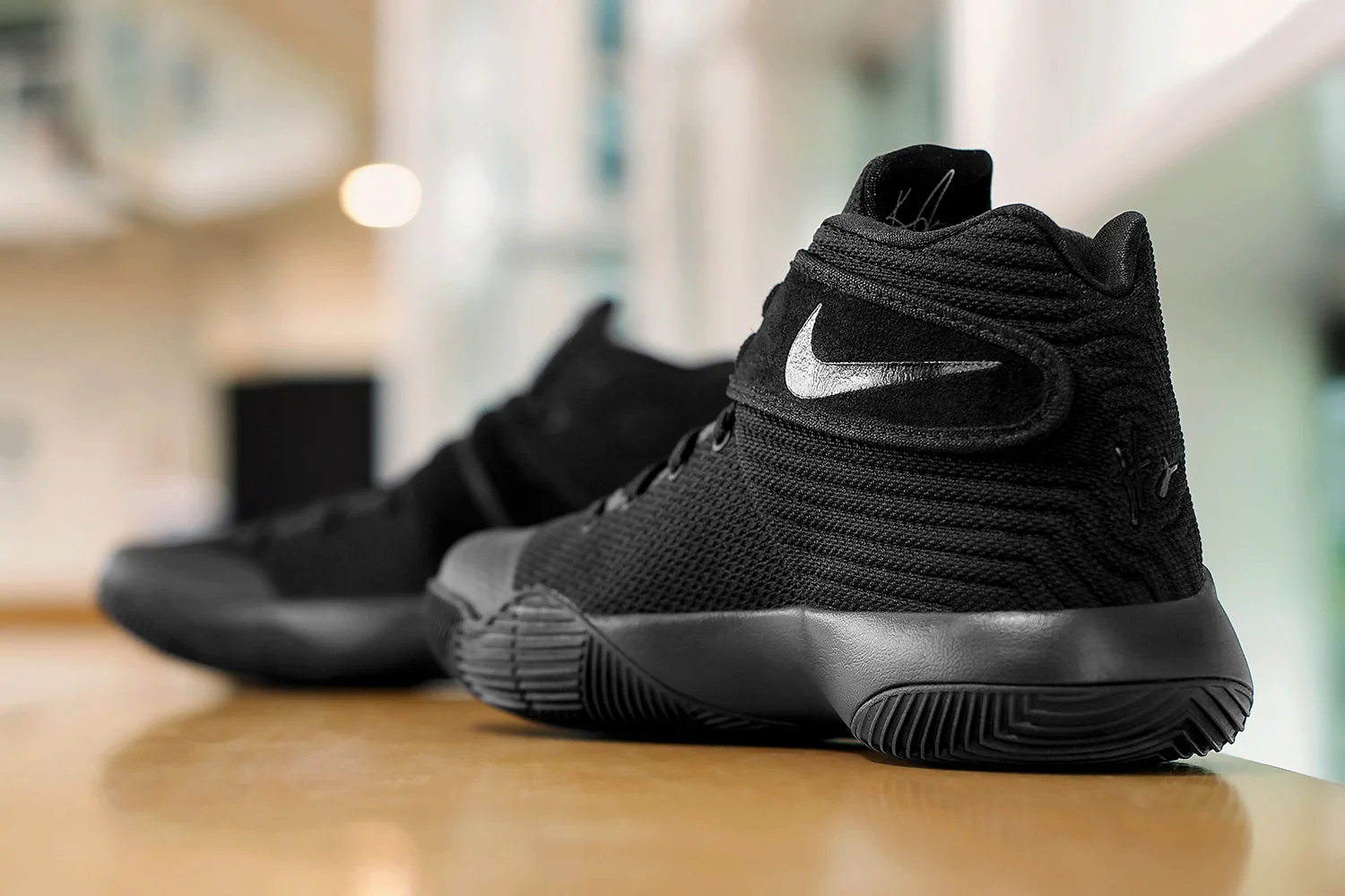 nike-kyrie-2-triple-black-03.jpg
