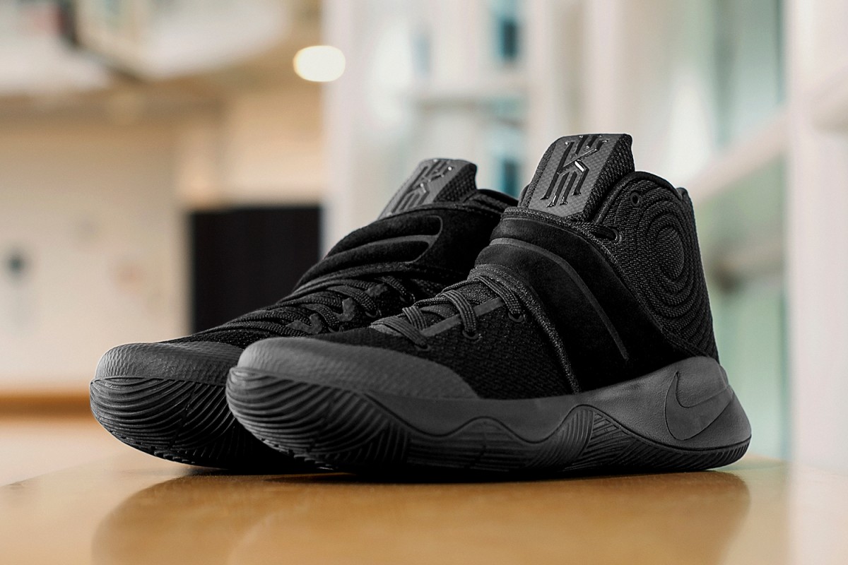 nike-kyrie-2-triple-black-02-1200x800.jpg