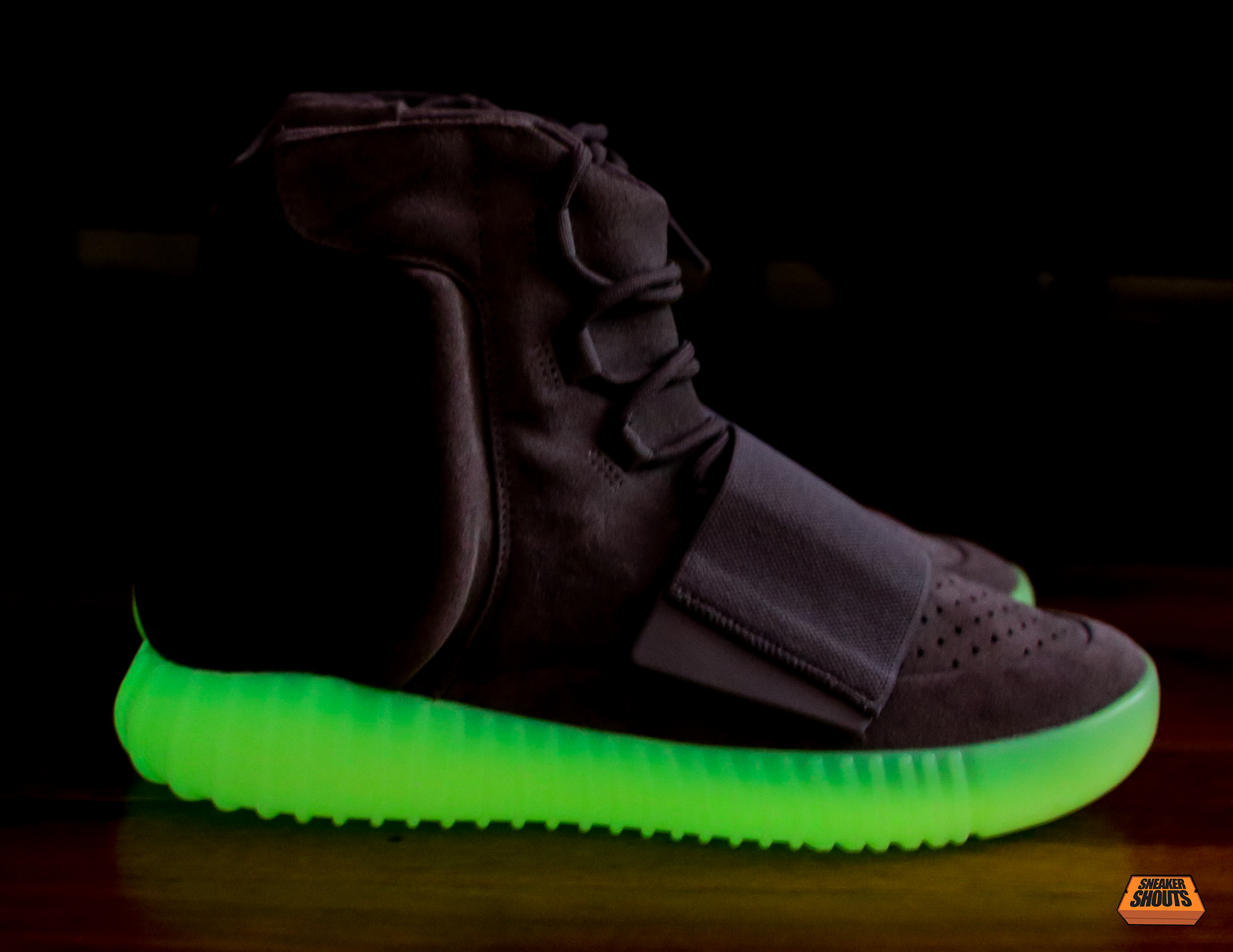 Tagged-Adidas-Yeezy-750-Boost-Light-Grey-Gum-Glow-In-The-Dark-10.png