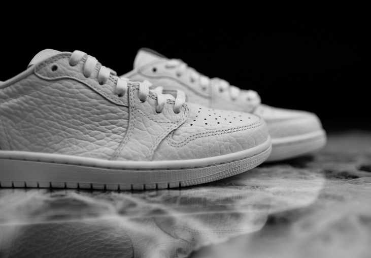 air-jordan-1-low-no-swoosh-white-4.png