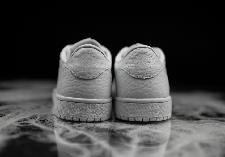 air-jordan-1-low-no-swoosh-white-2.png