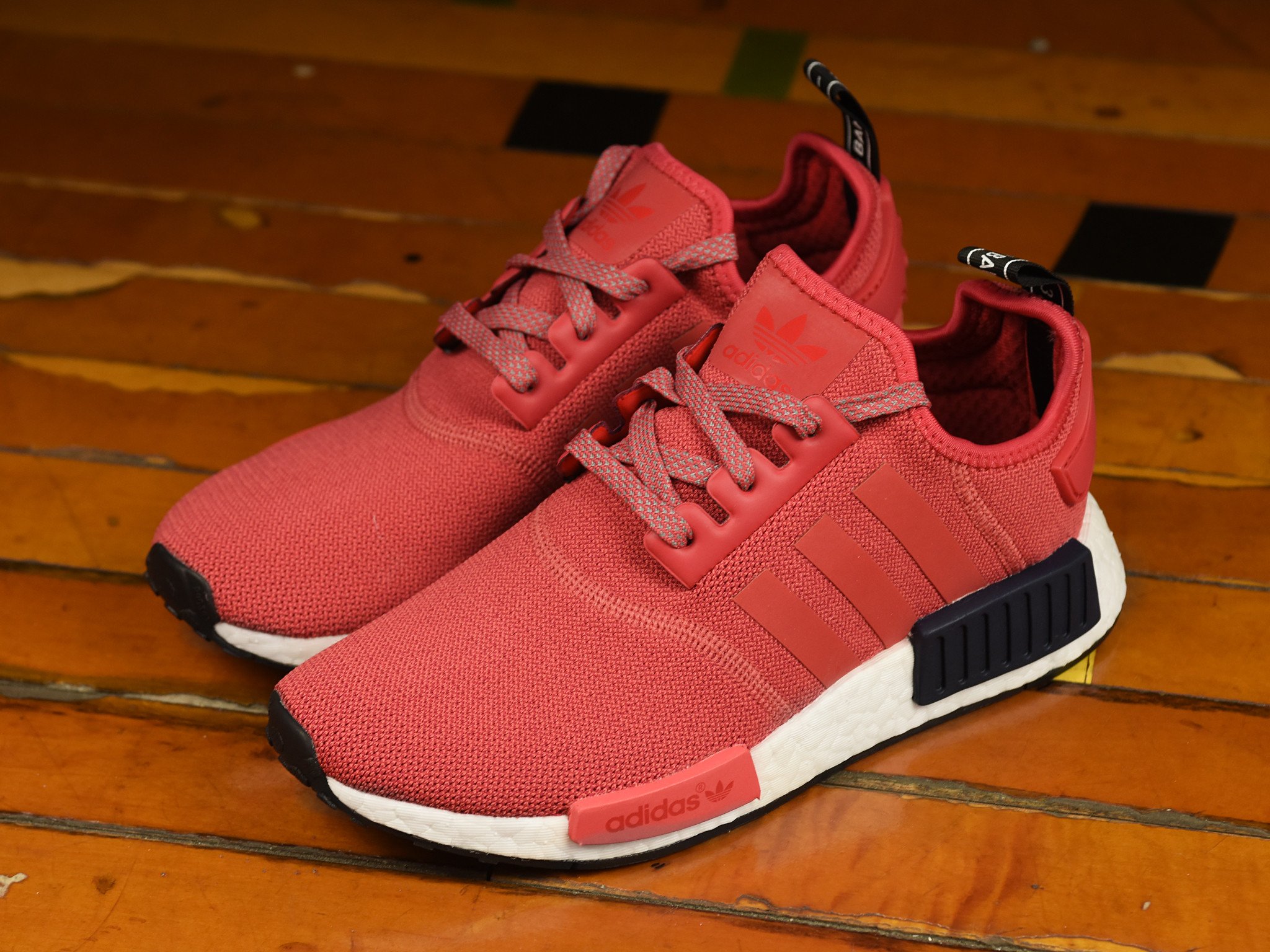 adidas nmd r1 womens red