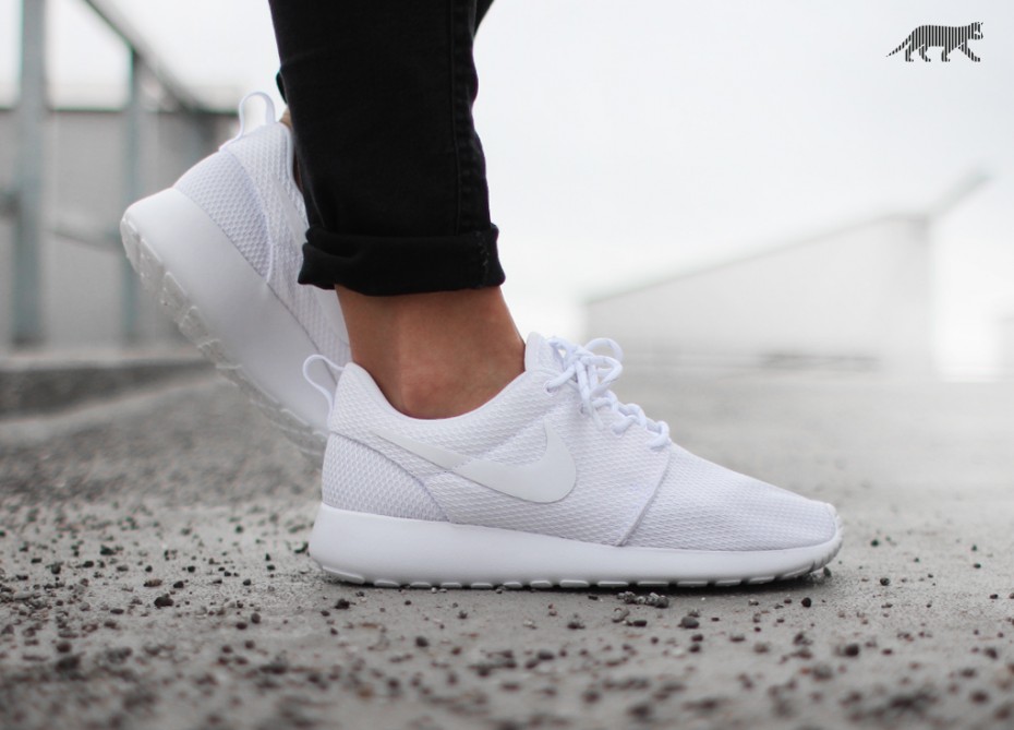 Nike Roshe One "Triple White" Under Retail — Sneaker Shouts