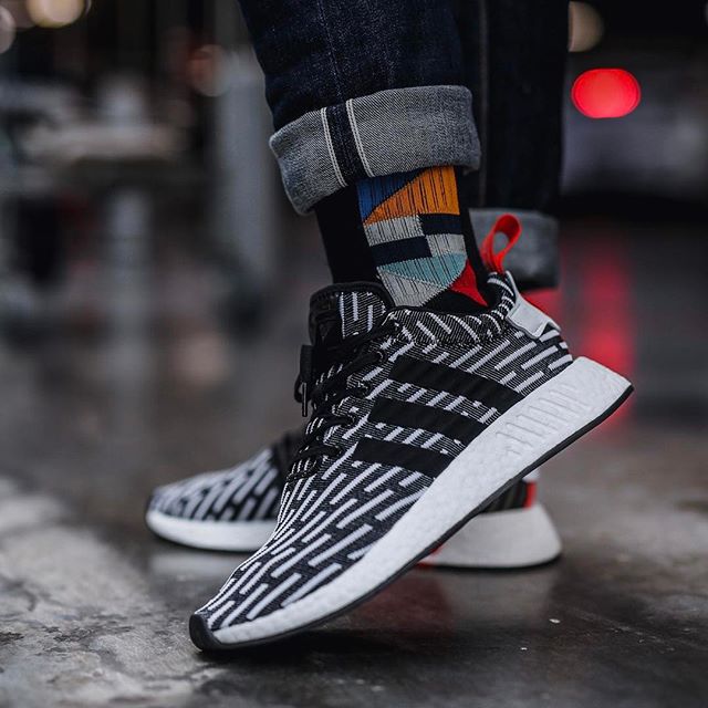 Proportional servitrice Flagermus Now Available: adidas NMD R2 Primeknit "Black/White" — Sneaker Shouts