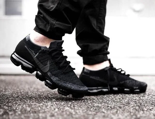 vapormax triple black flyknit