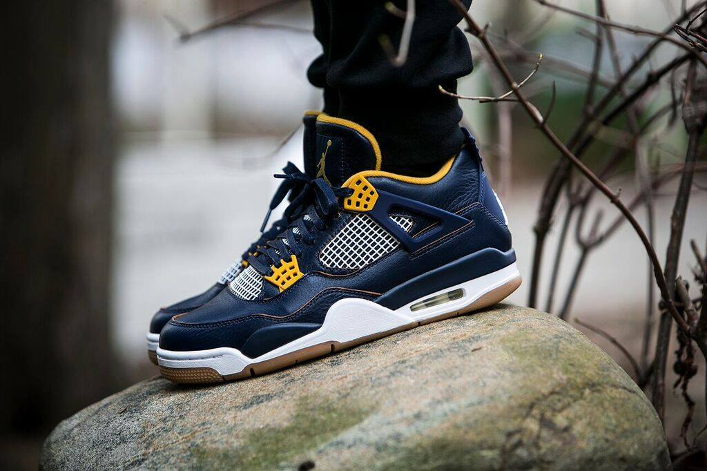 aj 4 dunk from above