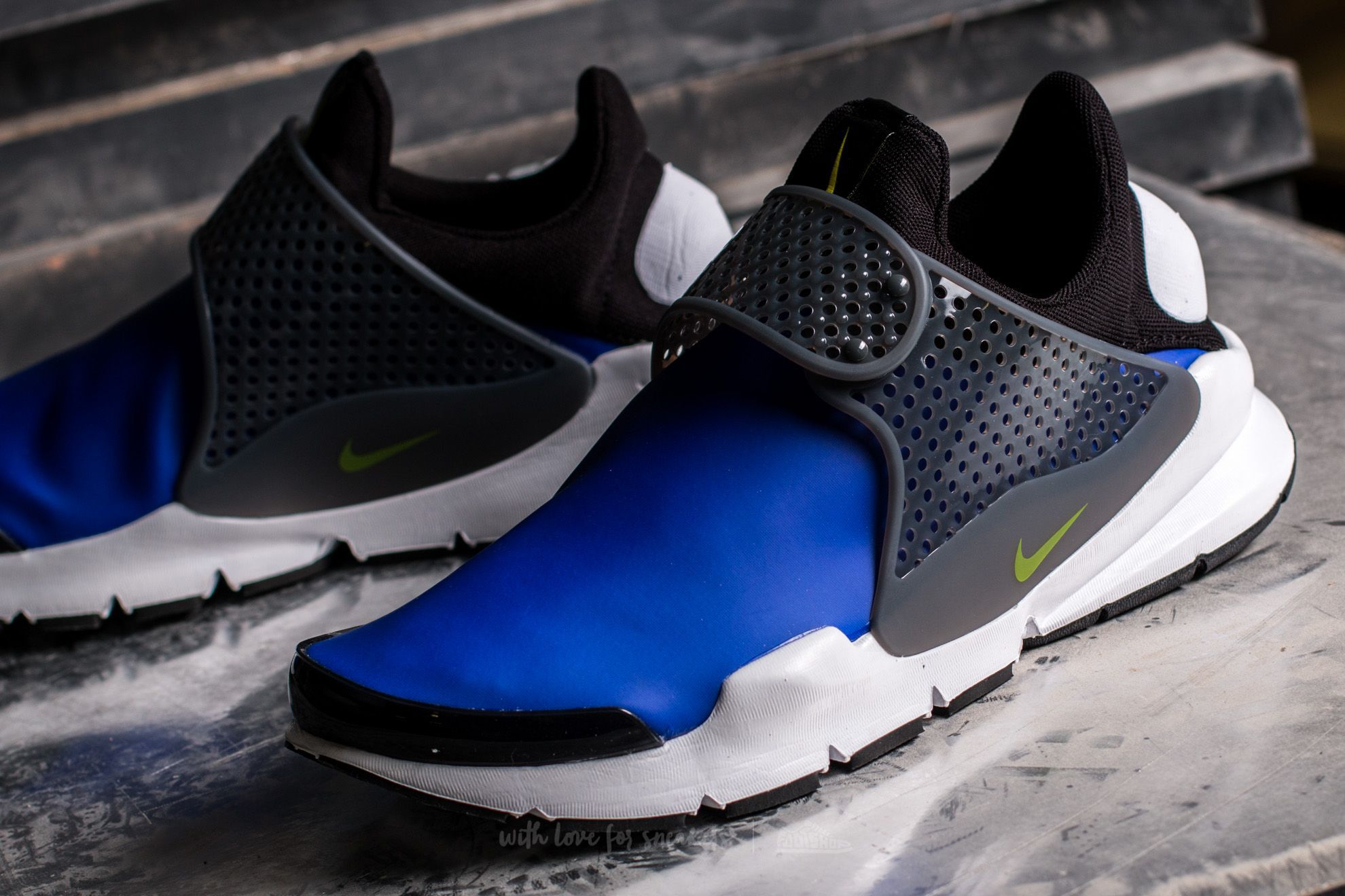Nike Sock Dart SE Blue" Under Retail — Sneaker Shouts