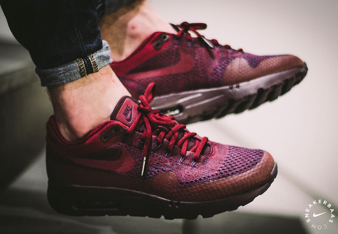 burgundy nikes