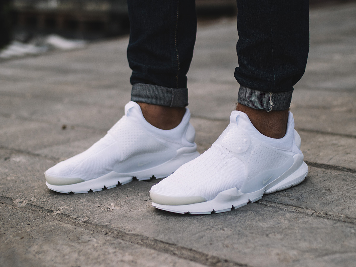 nike sock dart triple white