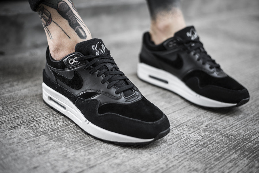 solamente Sala Disminución On Sale: Nike Air Max 1 Premium "Rebel Skulls" — Sneaker Shouts