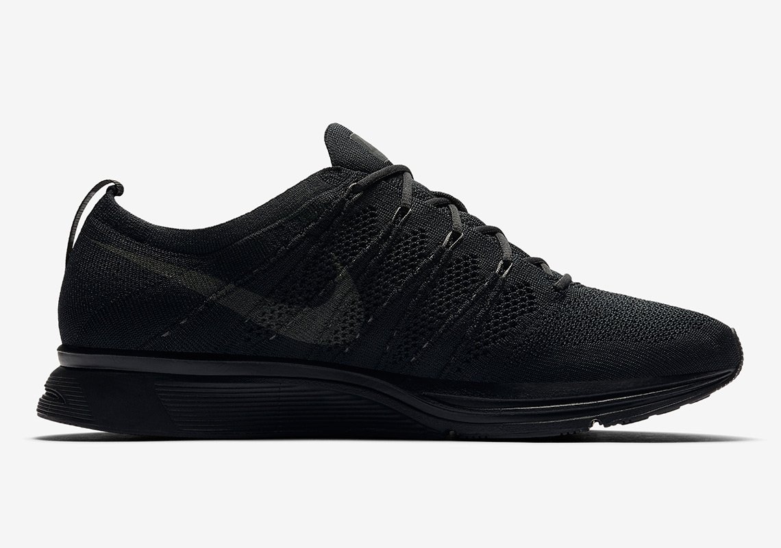 black nike flyknit trainers