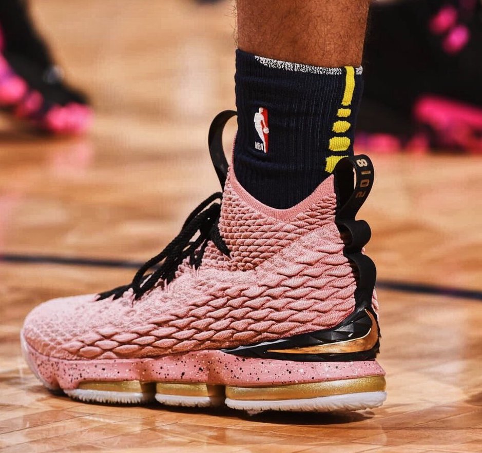 lebron 15 shoes pink