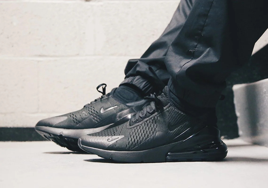 triple black air max 270