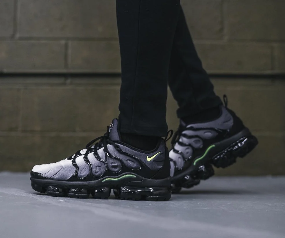 nike vapormax plus grey black