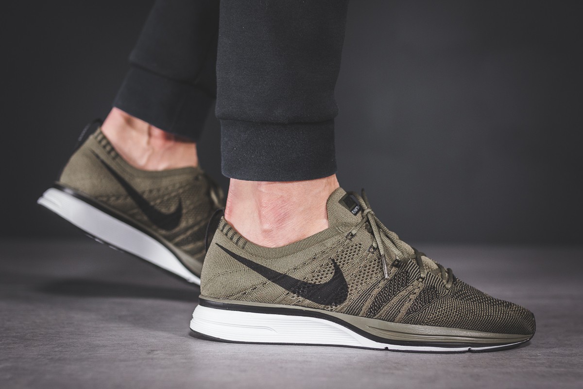 nike flyknit trainer olive