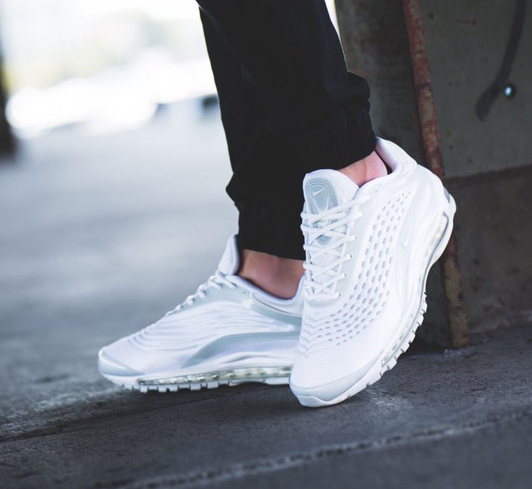 Soportar loseta Cortar Now Available: Nike Air Max Deluxe "Triple White" — Sneaker Shouts