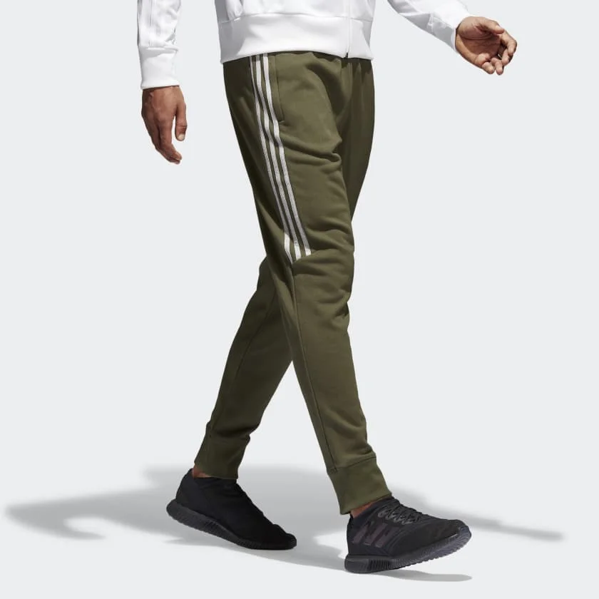 Tiro_17_Sweat_Pants_Green_DH7086_25_model.jpg