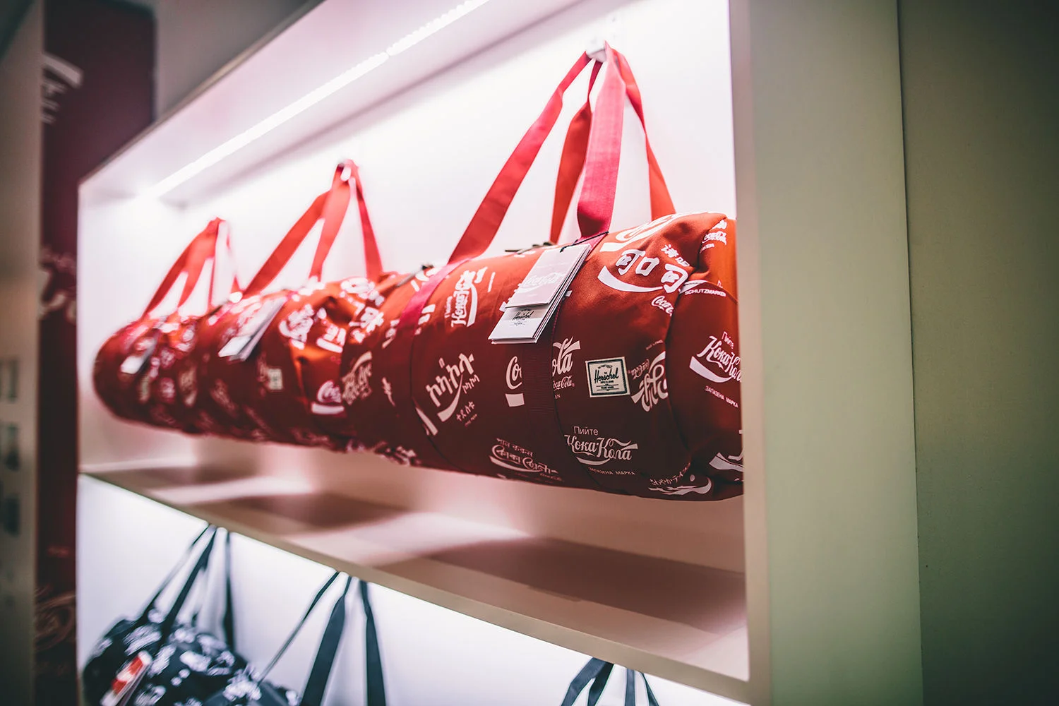 https_%2F%2Fhypebeast.com%2Fimage%2F2016%2F01%2Fherschel-supply-coca-cola-16.jpg