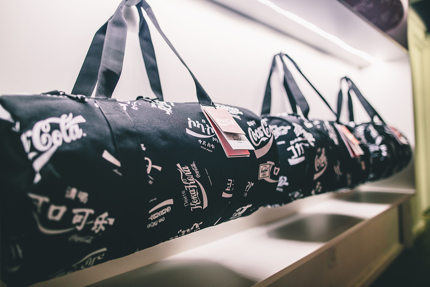 https_%2F%2Fhypebeast.com%2Fimage%2F2016%2F01%2Fherschel-supply-coca-cola-12.jpg