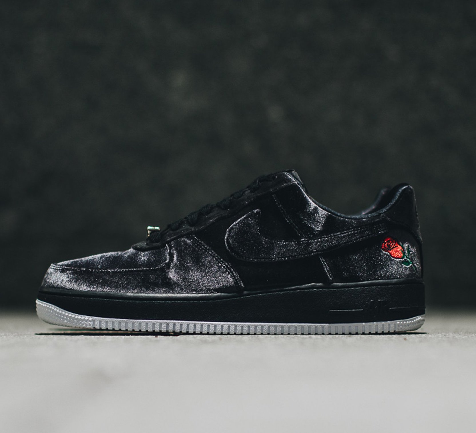 black air force 1 with rose