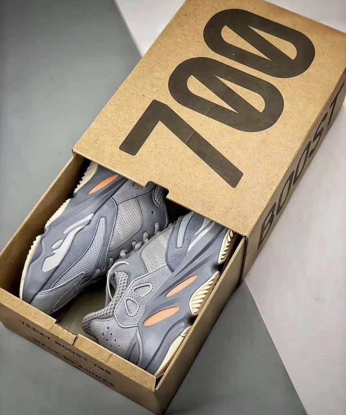 kopen yeezy 700 