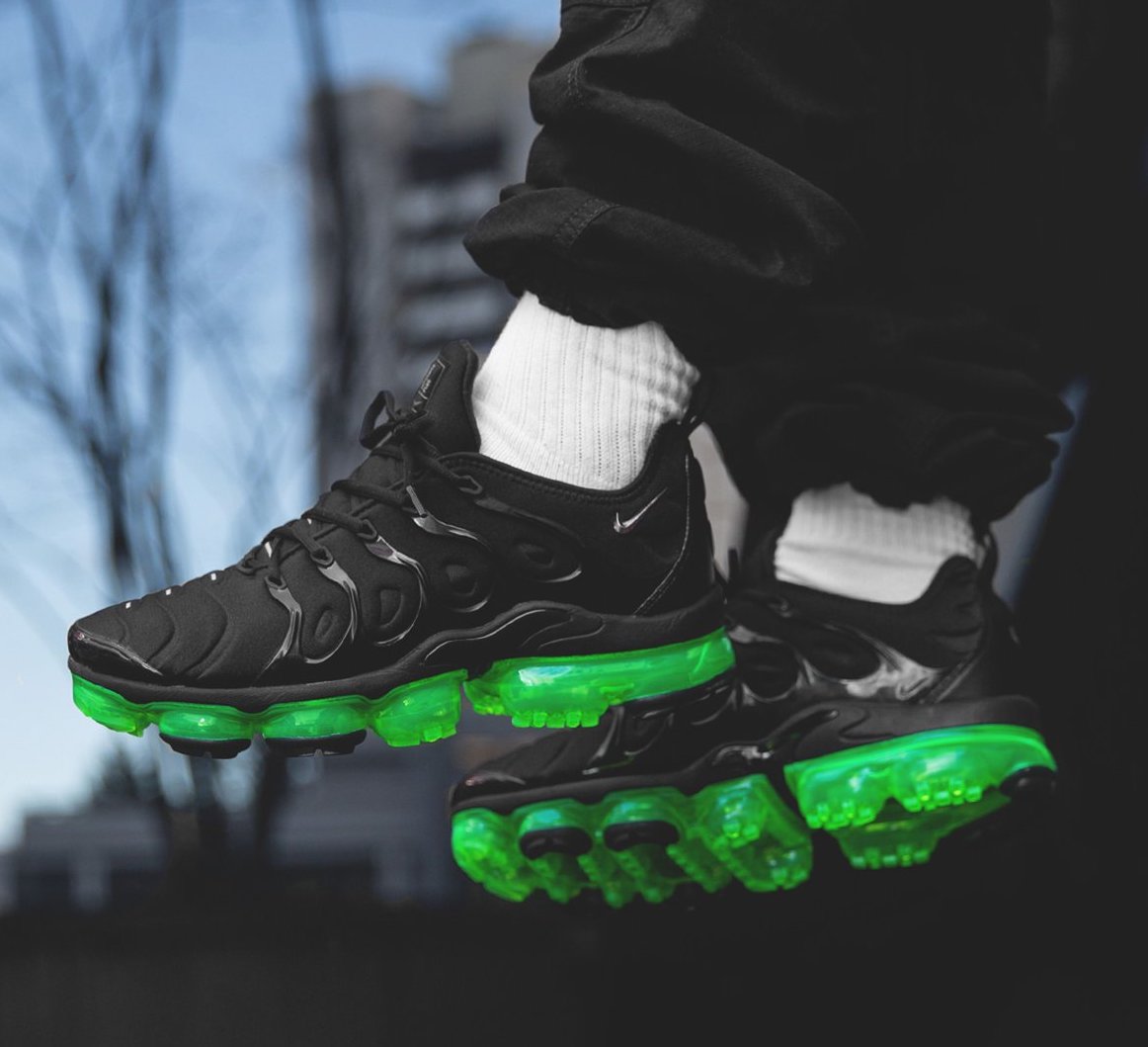 air max vapormax plus black volt