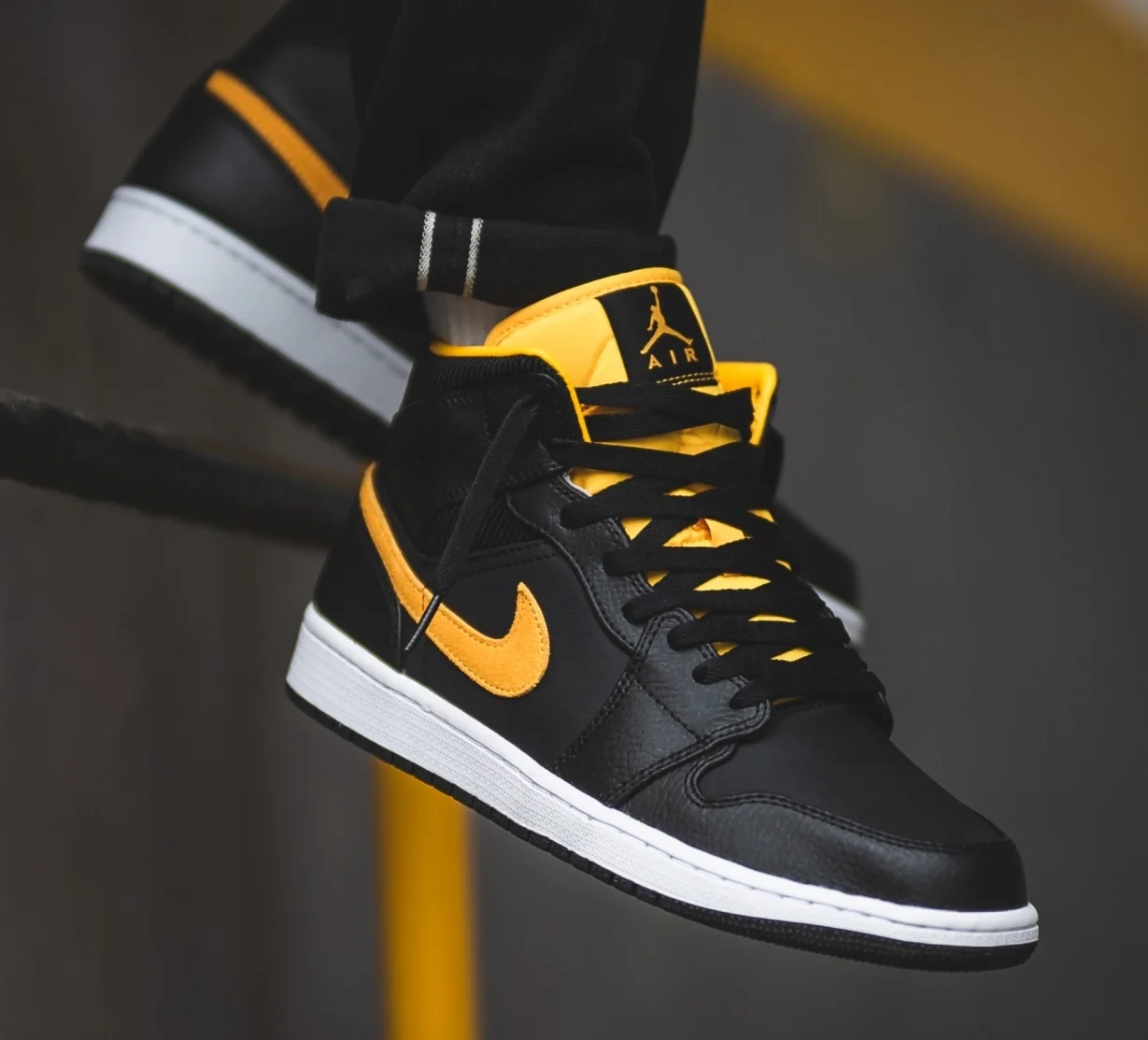 air jordan 1 mid black gold