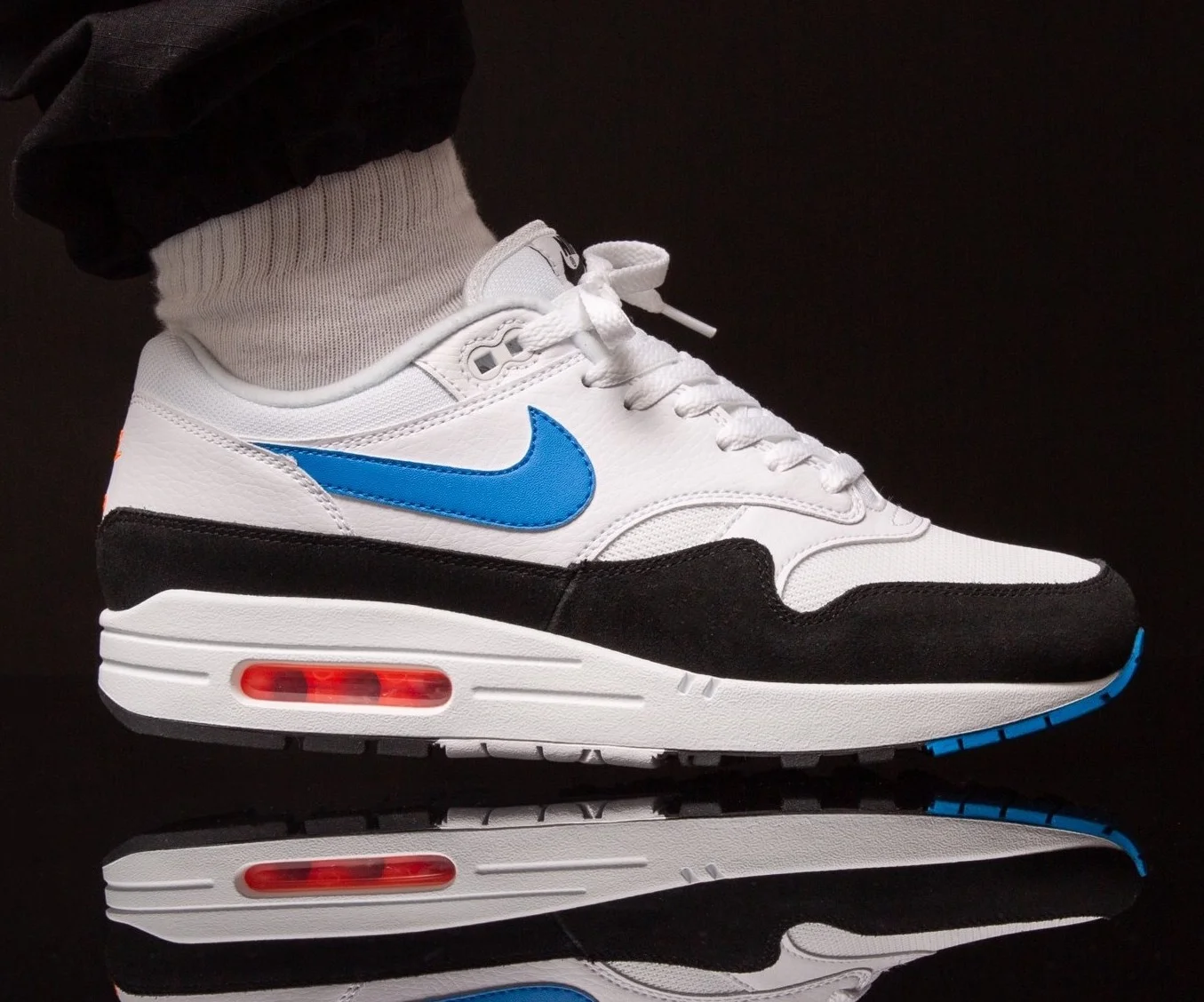 blue and white air max 1