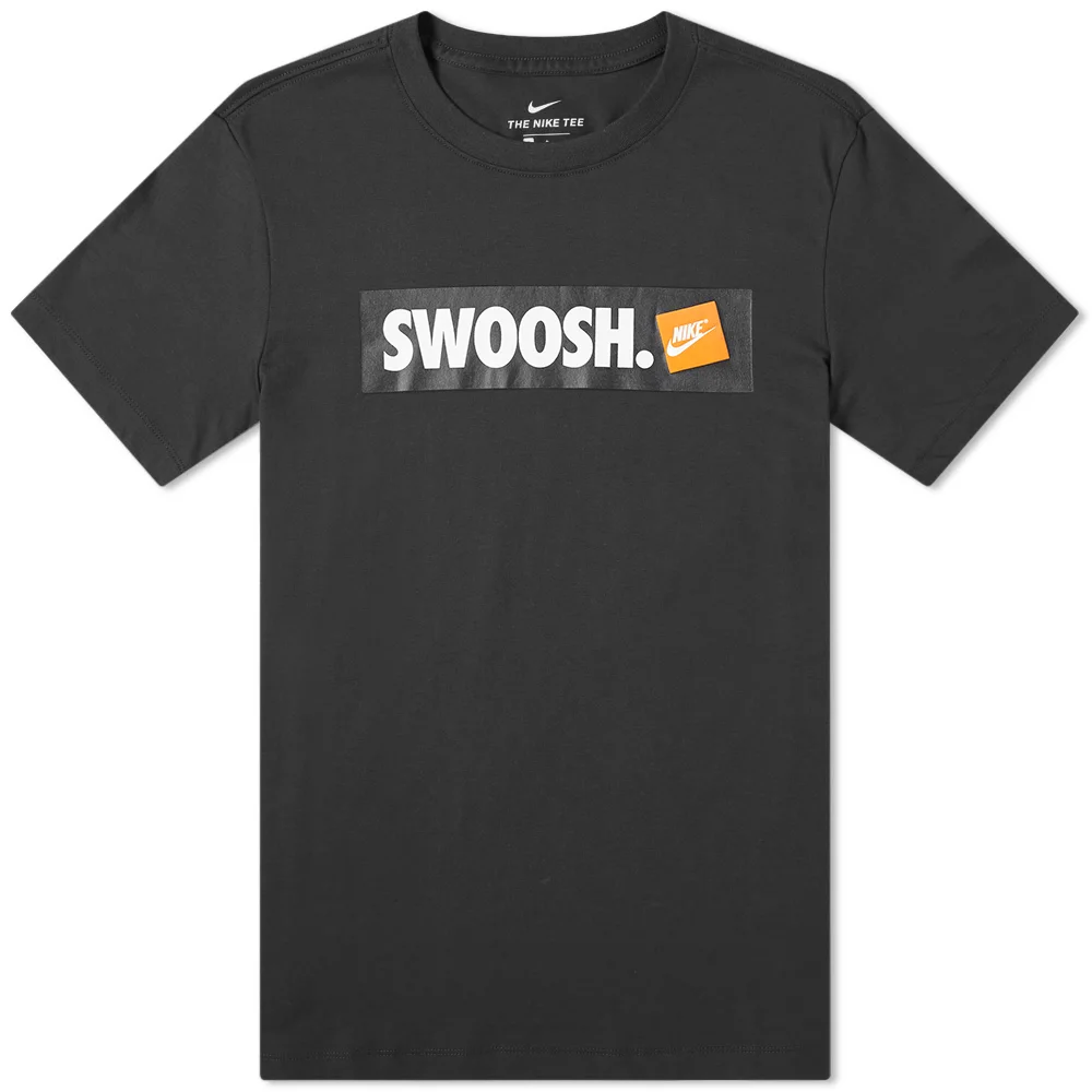 18-07-2019_nike_swooshboxlogotee_blackwhite_ar5027-010_mo_1.png