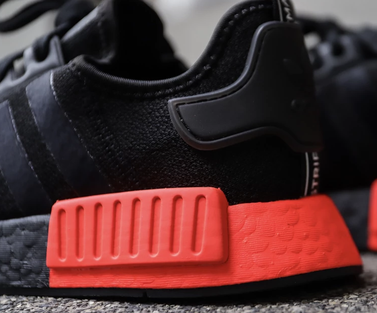 Udvidelse 鍔 passager On Sale: adidas NMD R1 "Black Red" — Sneaker Shouts