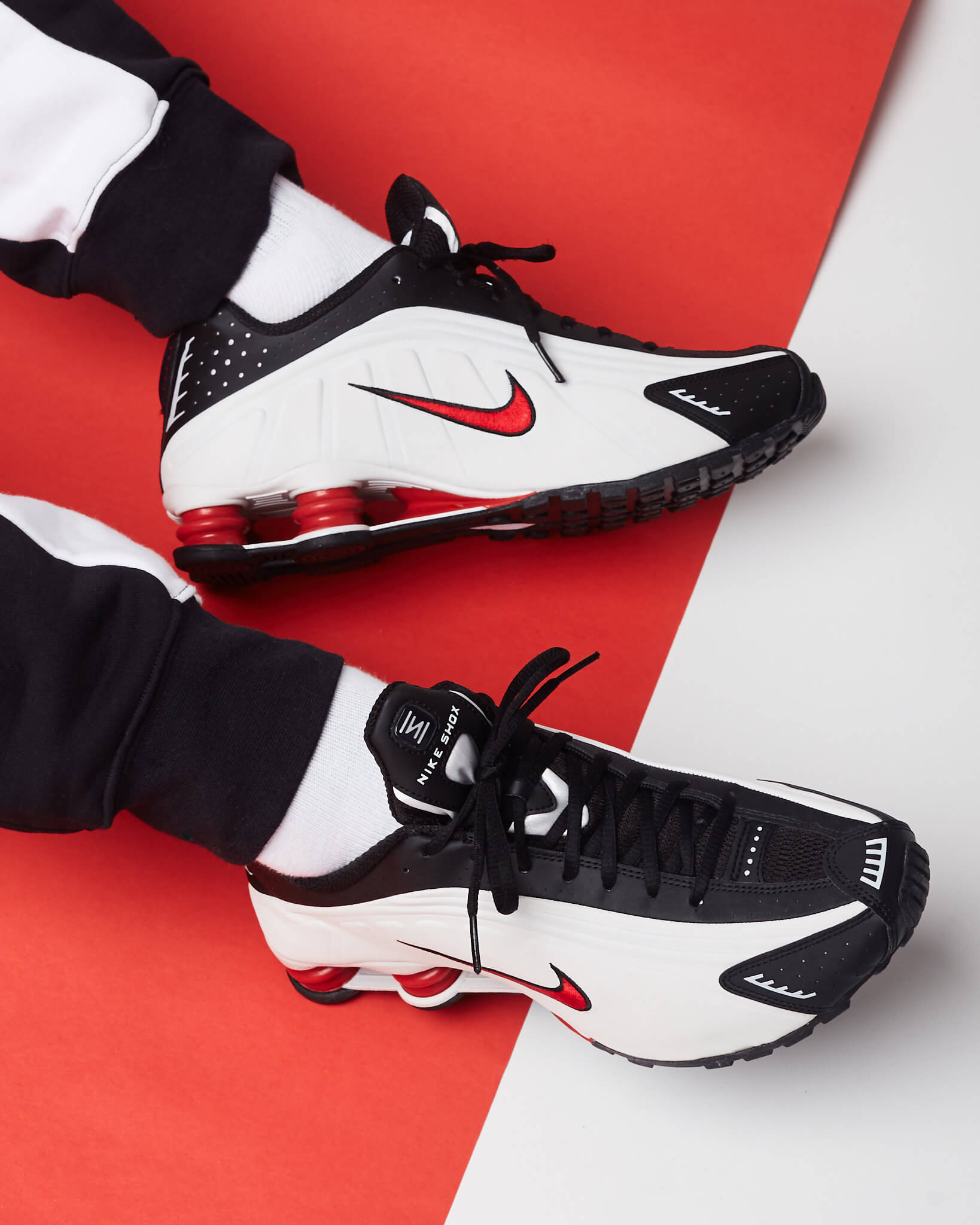 nike shox r4 white red