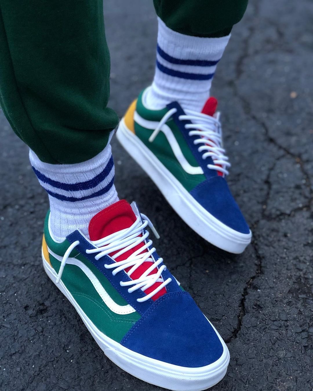 the yacht club vans