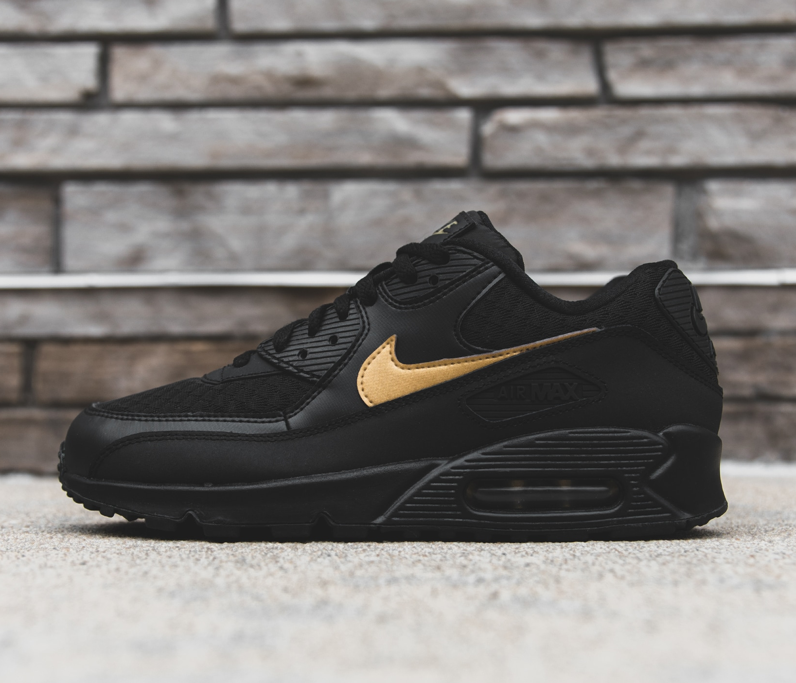 air max 90 gold and black