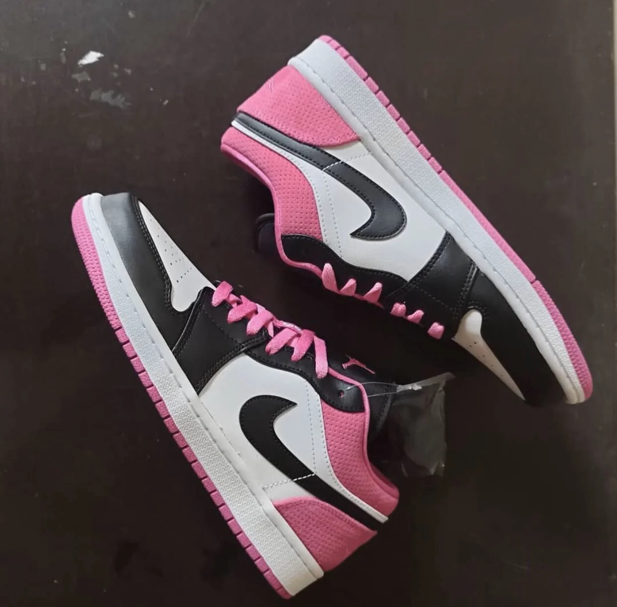 aj 1 low fuchsia