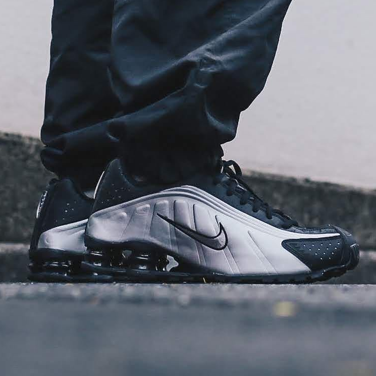 nike shox r1