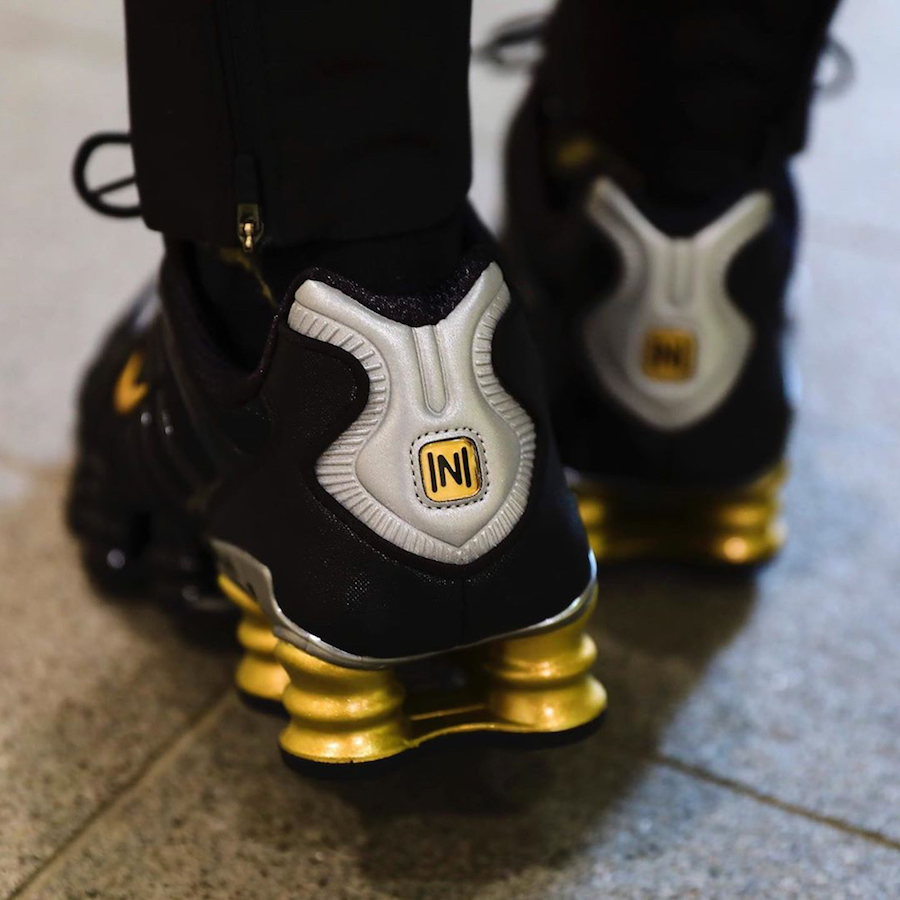 nike shox neymar black gold