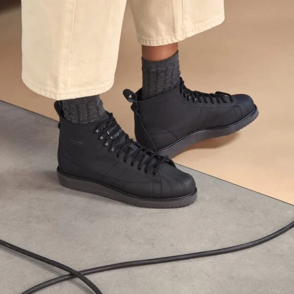 Superstar_Boots_Black_FZ3835_HM1.jpg