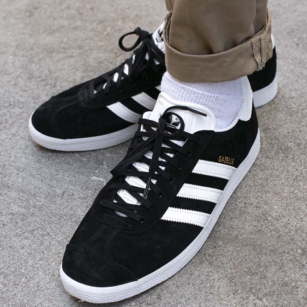 fordel handikap Potentiel On Sale: adidas Gazelle Suede "Black White" — Sneaker Shouts