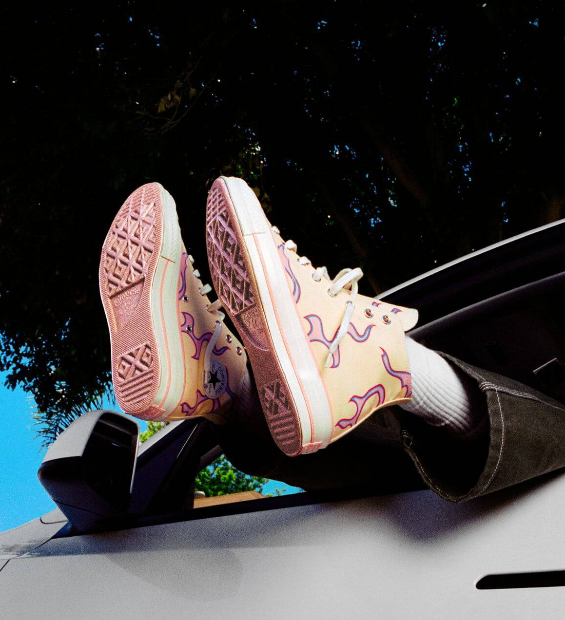 60e57dab7d5be81f21d11789_converse%20x%20golf%20wang%20tyler%20the%20creator%20chuck%2070%20pink%20flames%20sneaker%20172398c%20(10).png