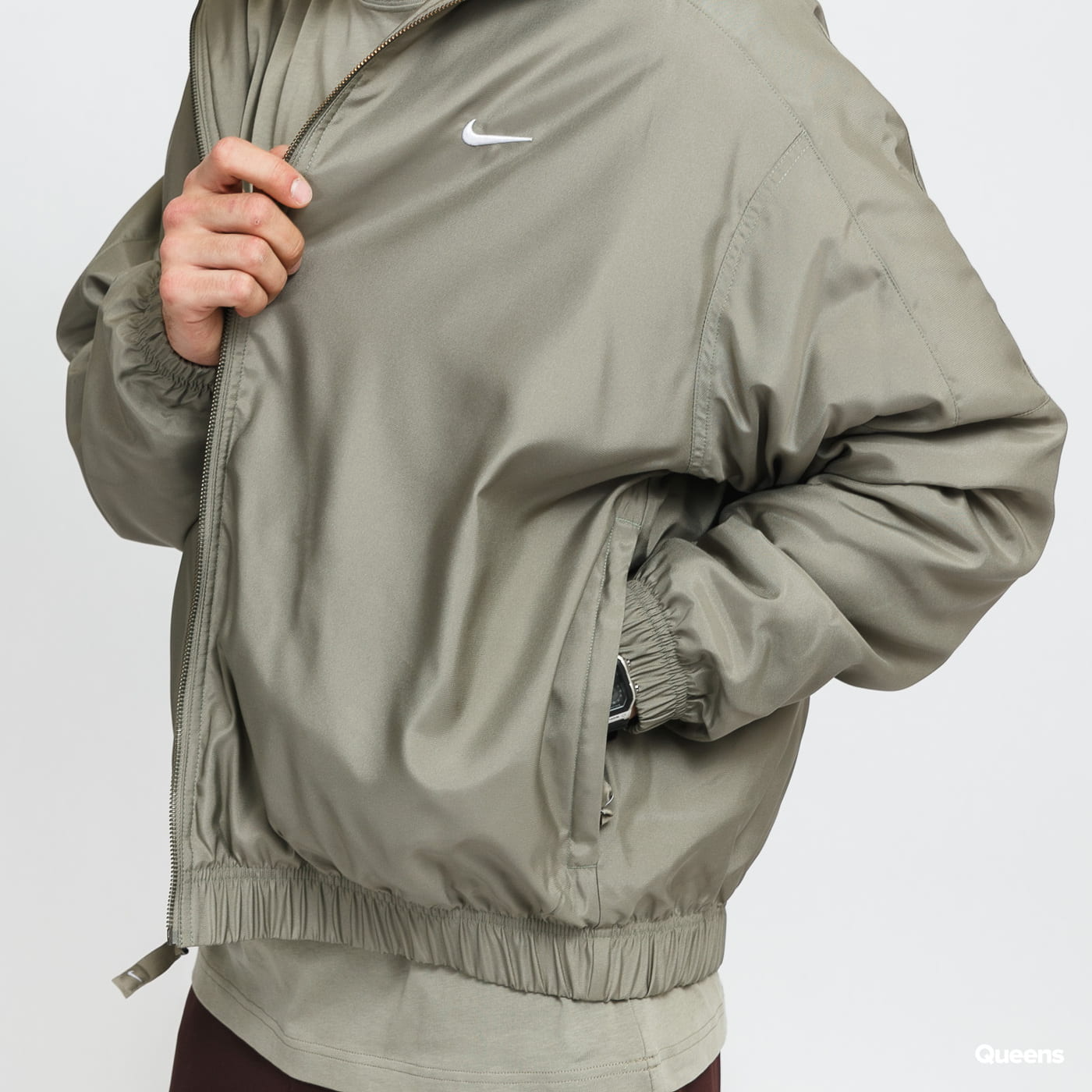 nike-m-nk-solo-swoosh-satin-bomber-jacket-118751_4.png