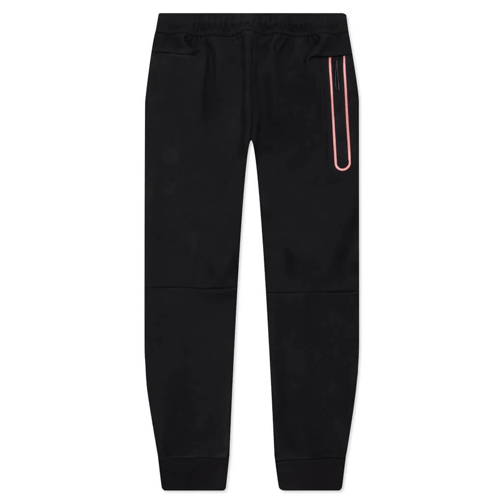 Nike-Sportswear-Tech-Fleece-Brushed-Joggers---Black-DD4804-010---03-02-2022---01-3_1080x.jpeg