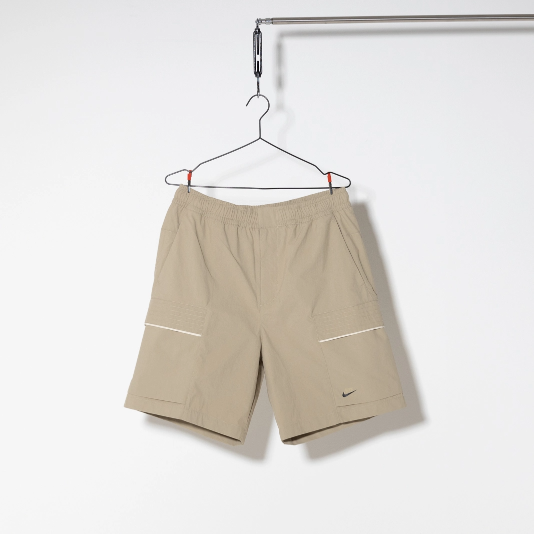 sportswear-style-essentials-woven-utility-short-limestone-sail-ice-silver_phpTzISm9.png