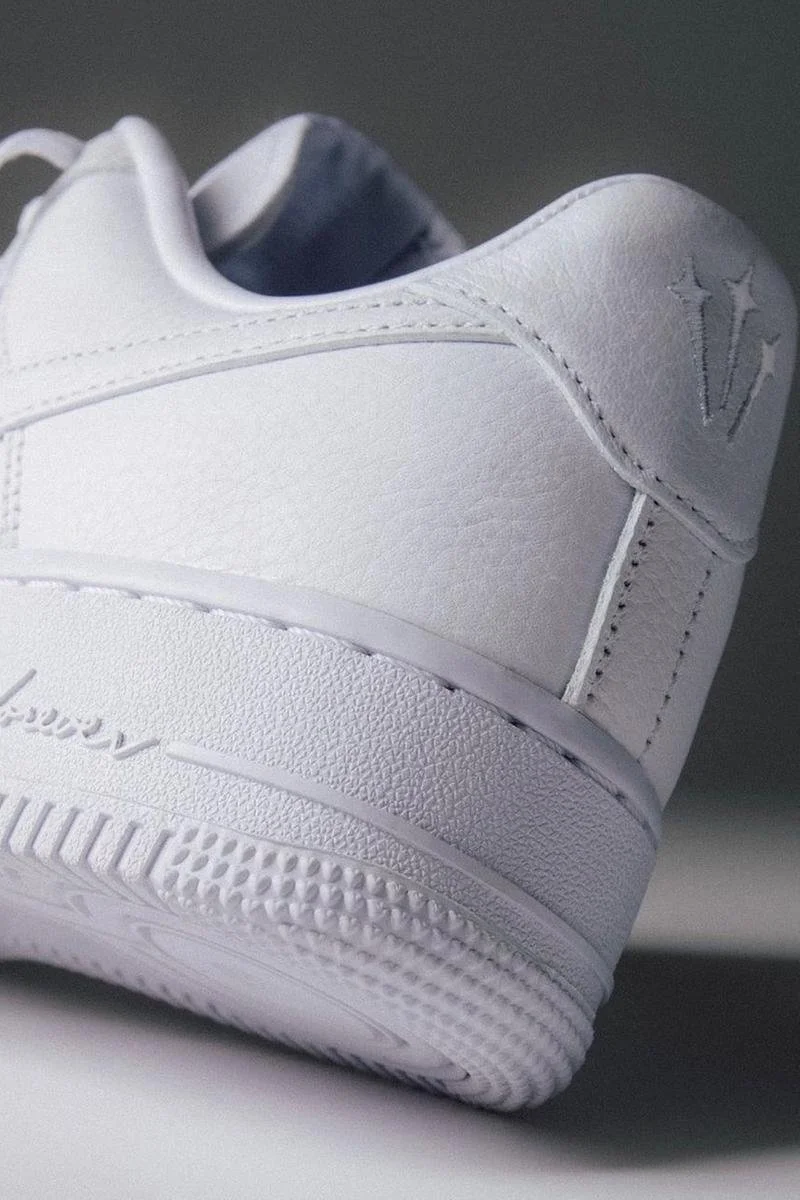 https_3A_2F_2Fhypebeast.com_2Fimage_2F2022_2F10_2Fdrake-nocta-nike-air-force-1-certified-lover-boy-cz8065-100-release-date-4.jpg