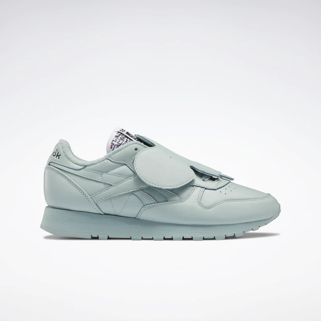 GY6385_1_FOOTWEAR_Photography_SideLateralCenterView_grey_1024x1024.png